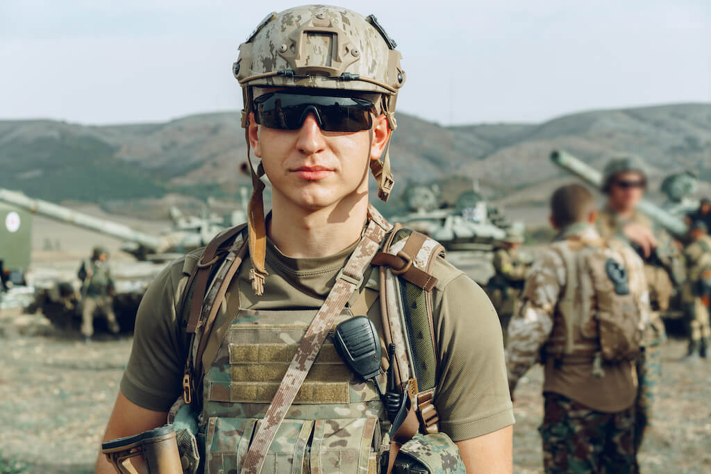 Czy mogę wrócić do zawodowej służby wojskowej po zatarciu skazania i wcześniejszym zwolnieniu dyscyplinarnym