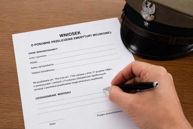 Wniosek o ponowne przeliczenie emerytury wojskowej – kiedy i jak złożyć
